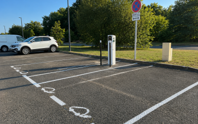 La borne de recharge électrique de Saucats est désormais en service !